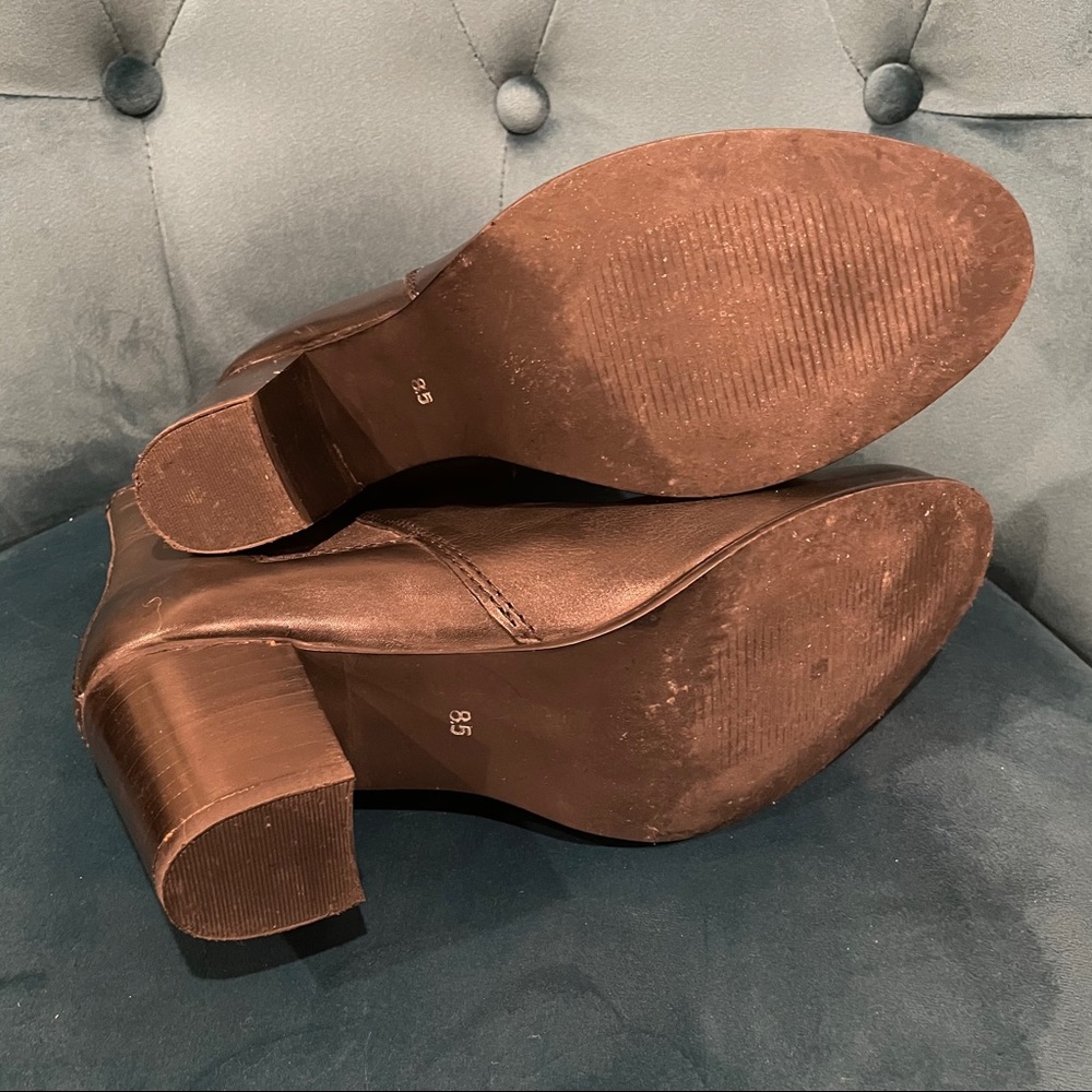 Leather Bootie w Chunk Heel - Picture 8 of 8